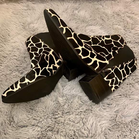Urban Outfitters Shoes Giraffe Booties - Picture 2 of 4